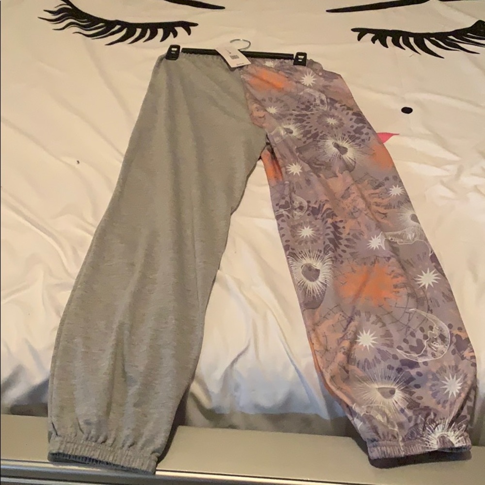 Half gray & half moon print joggers